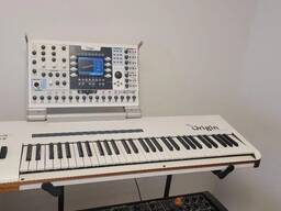 Arturia Origin klavye synthesizer, Hartmann eksenli tasarım