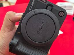 Canon EOS R50 V Aynasız Fotoğraf Makinesi