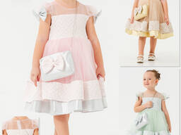 Мягкое нарядное платье с сумочкой и деталью бантика