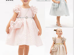 Нарядное платье с поясом, сумкой и воланами на рукавах