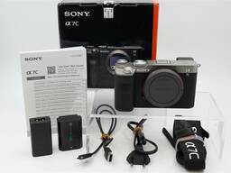Orijinal ambalajıyla Sony ILCE-7C gövdesi