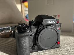 Panasonic Lumix S1II yeni sinema kamerası.
