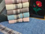 Текстиль для дома и отеля в виде полотенец, халатов, простыней, ковров для ванной, наволоч